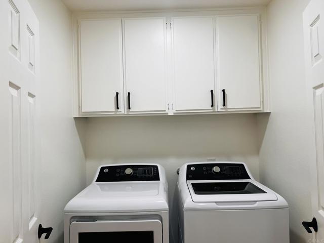 4587 Cove Drive, Carlsbad CA: https://media.crmls.org/mediaz/e933a349-7832-4ae8-bcc0-90693330beea.jpg