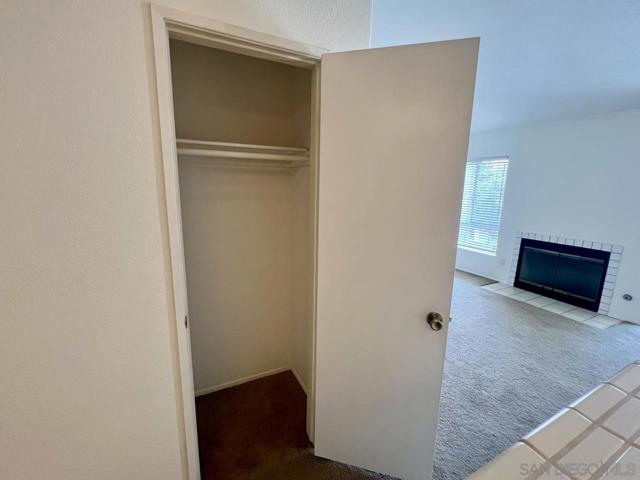 9995 Scripps Westview Way, San Diego CA: https://media.crmls.org/mediaz/e933ef54-7fe5-4a6e-b9d9-03f9368cd1d3.jpg