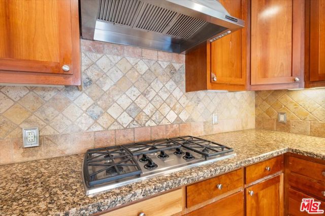 4385 Camellia Avenue, Studio City CA: https://media.crmls.org/mediaz/e9347534-a3cb-49ca-81b4-9cdd13f83ff7.jpg