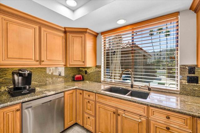 43 Sunrise Drive, Rancho Mirage CA: https://media.crmls.org/mediaz/e9347bec-9a3d-48a0-a537-91acb6b830d9.jpg