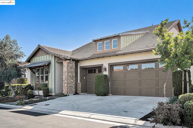 1741 Veneto Ln, Brentwood CA: https://media.crmls.org/mediaz/e934df5a-0e64-4b56-82ee-348b2edf75bd.jpg