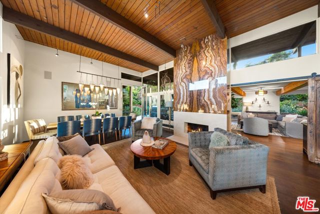 655 Oak Springs Lane, Santa Barbara CA: https://media.crmls.org/mediaz/e93525b3-425f-4bed-b638-407237923400.jpg