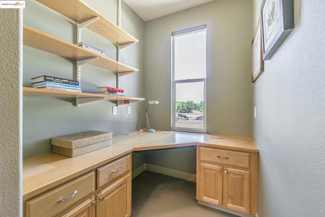 548 Gabriel Ct, Walnut Creek CA: https://media.crmls.org/mediaz/e9356974-410d-4df7-a72e-461dcb764108.jpg