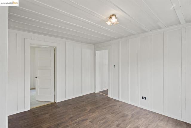 1406 Kains Ave, Berkeley CA: https://media.crmls.org/mediaz/e9357088-6049-40c6-a09a-de6b6f031a95.jpg