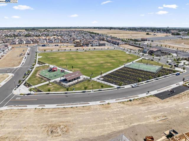 323 Sacramento St, Lathrop CA: https://media.crmls.org/mediaz/e935dc39-ebd3-4052-bd4b-4c1815091727.jpg