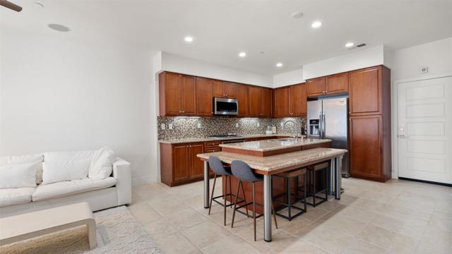 2510 Aperture Circle, San Diego CA: https://media.crmls.org/mediaz/e936fe78-b2ae-45c2-b437-c56e9140ab0a.jpg
