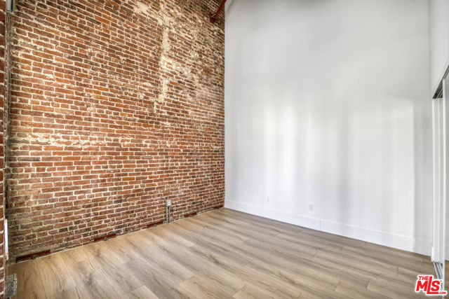 253 S Broadway, Los Angeles CA: https://media.crmls.org/mediaz/e9374a35-c4a4-48fd-bd93-e0d89d921ee0.jpg