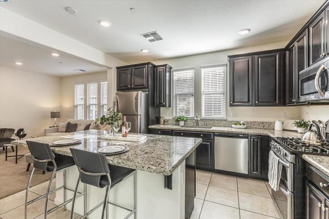 2024 Honey Church Pl, Roseville CA: https://media.crmls.org/mediaz/e937965a-3239-44b3-ba2a-fe23092dc755.jpg