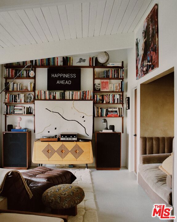 https://media.crmls.org/mediaz/e9379d08-5d7c-4591-bb7b-5b801a6f1841.jpg?preset=X-Large