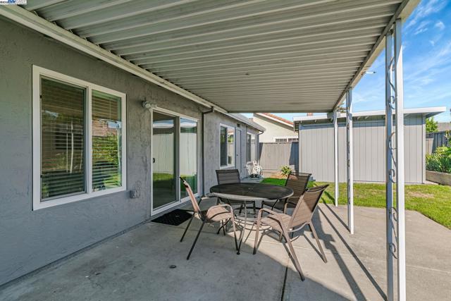 34915 Skylark Dr, Union City CA: https://media.crmls.org/mediaz/e937d5ca-c2f5-40c7-b412-df8f0116cfe7.jpg