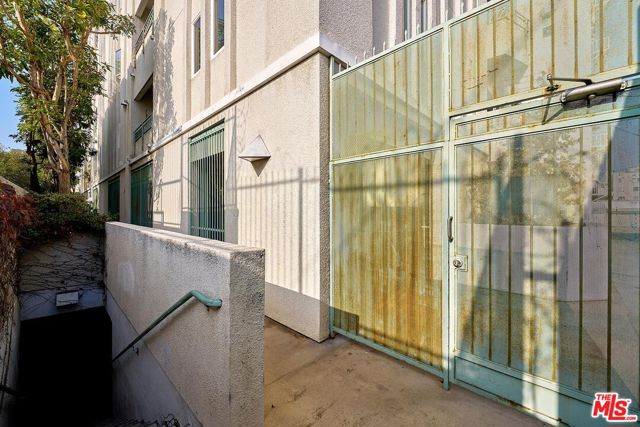906 S Serrano Avenue, Los Angeles CA: https://media.crmls.org/mediaz/e938a60c-2c66-4f0b-8d59-c2919143f9ca.jpg