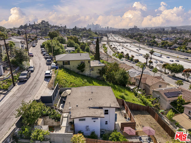 3741 Woolwine Drive, Los Angeles CA: https://media.crmls.org/mediaz/e938add0-2562-4bc7-a2c9-f9b46ef25dcc.jpg