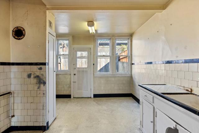 211 Crescent Avenue, San Francisco CA: https://media.crmls.org/mediaz/e938cf2b-29aa-4616-87a9-10f31eaf088f.jpg