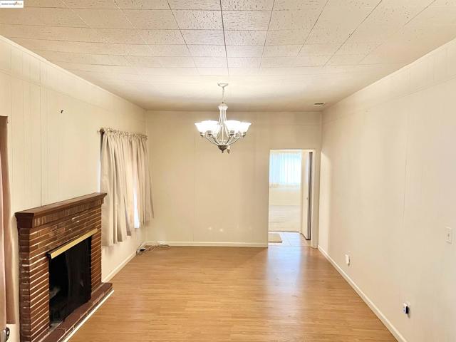 9719 Holly St, Oakland CA: https://media.crmls.org/mediaz/e93996bd-4d22-43f3-b371-efcfc1ba5f7b.jpg