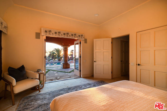 93 Laurel Drive, Rancho Palos Verdes CA: https://media.crmls.org/mediaz/e939ac12-c578-4ed5-a3ab-93981204f1c2.jpg