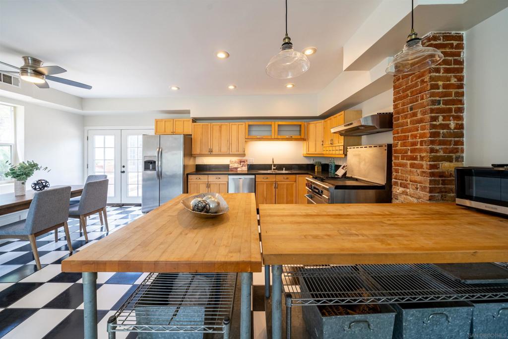 2846 30 St - photo 4