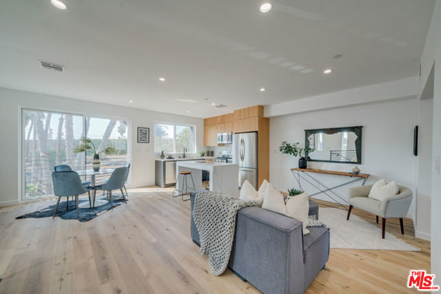 739 N Mariposa Avenue, Los Angeles CA: https://media.crmls.org/mediaz/e93ab43a-71c3-479f-8ac5-8056ac55f525.jpg