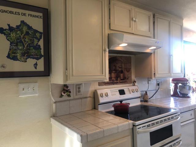 6645 Caminito Scioto, La Jolla CA: https://media.crmls.org/mediaz/e93ac74b-f680-4262-9555-8e58097f645b.jpg