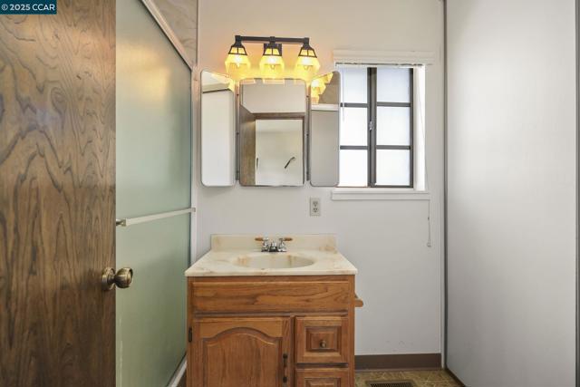 801 Laurel Ct, Rodeo CA: https://media.crmls.org/mediaz/e93b343d-9290-484a-8d5a-8a4c1edc0d51.jpg