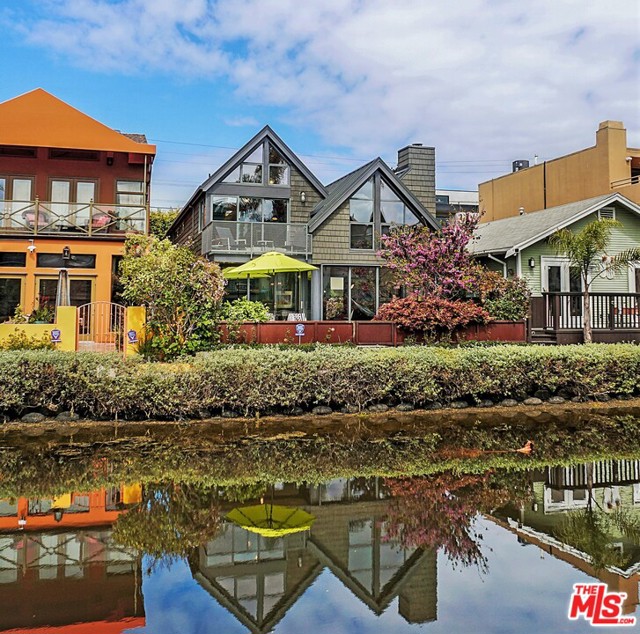 447 Carroll Canal Venice, California Breathtaking modern cottage/ N.Y. loft home in Venice Canal offering superb quality craftsmanship throughout with an industrial vibe. Features include an open, seamless floor plan with a custom stainless-steel sliding glass door, opulent modern light fixtures, 22' ceilings and all-natural wood floors throughout. This sumptuous home features an amazing gourmet chef's kitchen with top of the line appliances, Gaggenau oven & stove top, Subzero refrigerator & custom cabinets. Living & kitchen areas flow to your bright & airy outdoor living area with sliders that open to your private patio overlooking the canal. On the 2nd floor, two spacious bedrooms. Canal-facing master suite with patio which offers a chic modern master bath, frosted acrylic walls, custom tile, designer fixture & lighting. Enjoy your evenings on your private patio w/ views of Venice Canal or relax in your private outdoor Jacuzzi. Also available for lease: $12,000 a month.
