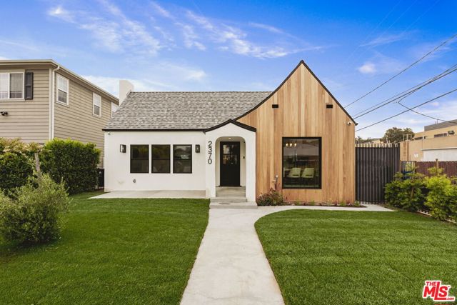 2370 Kelton Avenue, Los Angeles CA: https://media.crmls.org/mediaz/e93c695a-17e7-4a63-90a4-ca16dfe99d21.jpg