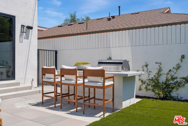 4949 Sancola Avenue, Toluca Lake CA: https://media.crmls.org/mediaz/e93cdcf0-d62a-42e1-89a5-2a18b851949d.jpg