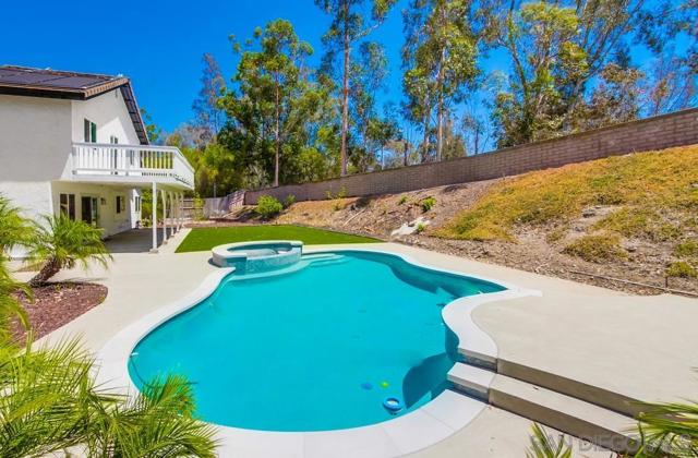 12709 Treeridge Ter, Poway CA: https://media.crmls.org/mediaz/e93d8f1d-917e-4916-887a-d7b1912ff2c1.jpg
