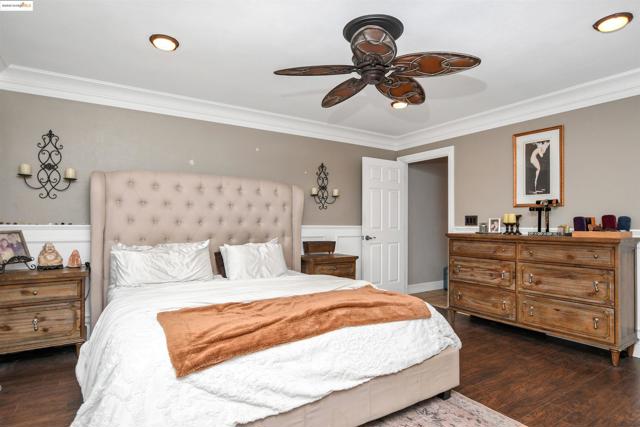 4828 Sellers Ave, Brentwood CA: https://media.crmls.org/mediaz/e93dc43b-dfed-412f-bac6-1dfe67573cf9.jpg