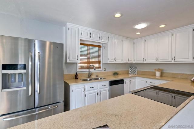 9158 Heatherdale St, Santee CA: https://media.crmls.org/mediaz/e93e1912-3ffa-4275-865d-710b03b945c5.jpg