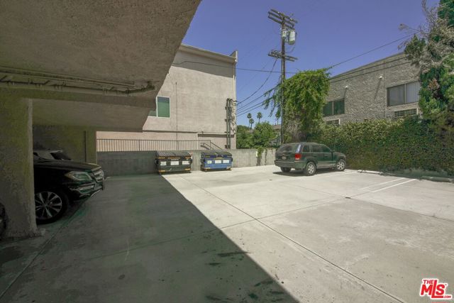5418 Hermitage Avenue, Valley Village CA: https://media.crmls.org/mediaz/e93eacb1-ae7c-4f97-95c5-7cecc7ba6af2.jpg