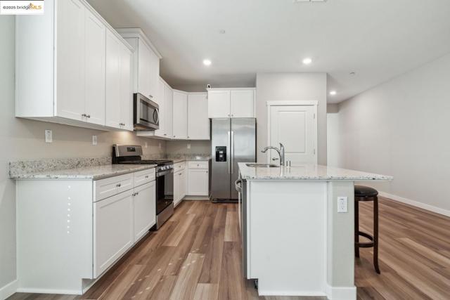 2242 Park PL, Rio Vista CA: https://media.crmls.org/mediaz/e93eb5dc-63bd-4950-9bab-b21faad4a0b7.jpg