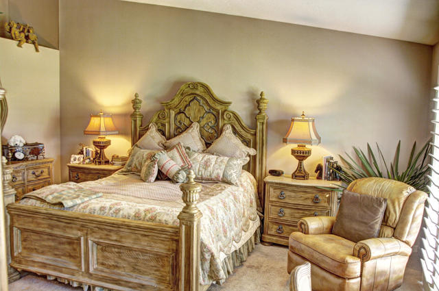 378 Desert Falls E Drive, Palm Desert CA: https://media.crmls.org/mediaz/e93ee928-49b6-4e7d-9faf-631743b18e0c.jpg