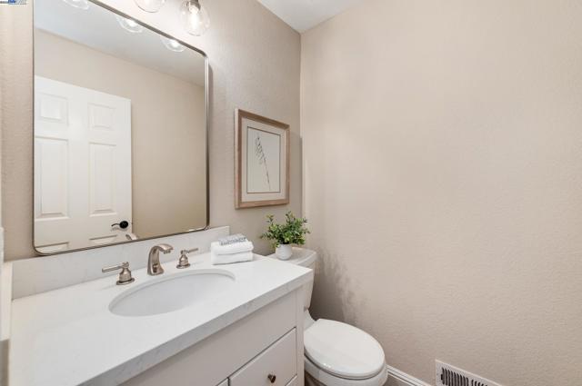 1398 Benedict Ct, Pleasanton CA: https://media.crmls.org/mediaz/e93efb95-41ef-4f5a-a890-36b1172f1f90.jpg