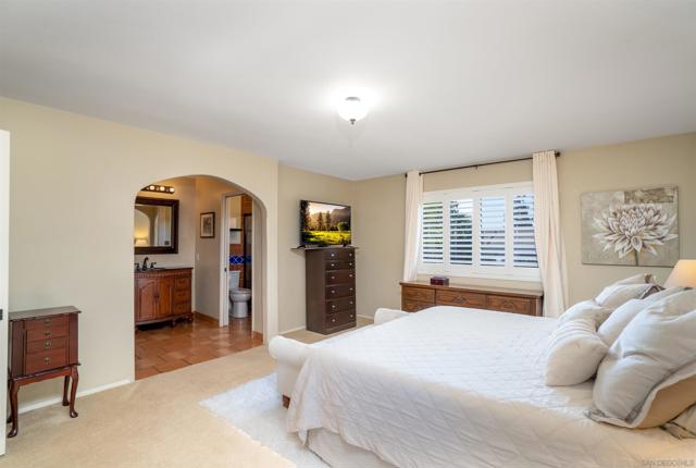2826 Calle De Malibu, Escondido CA: https://media.crmls.org/mediaz/e93f1d6e-ac3d-45a5-b561-2e2838fbe0ec.jpg