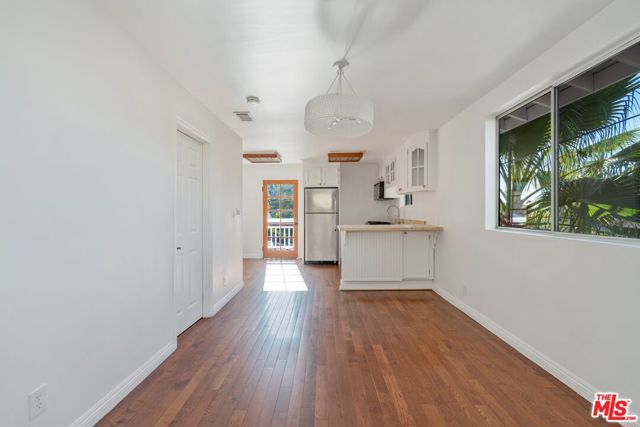 4011 1/2 Sunset Drive, Los Angeles CA: https://media.crmls.org/mediaz/e93fde99-d121-4f7f-9400-e3413a795879.jpg