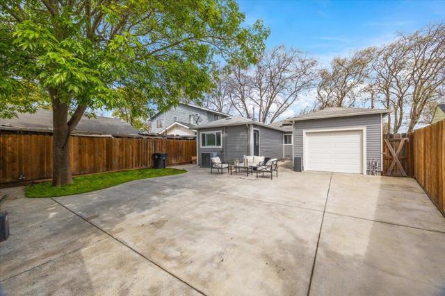 220 Lindbergh Street, San Mateo CA: https://media.crmls.org/mediaz/e94025f3-95d0-434a-a3dc-4edc3598f681.jpg