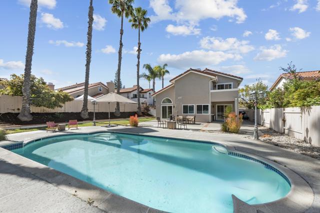 1572 Roma Dr, Vista CA: https://media.crmls.org/mediaz/e9412773-32f3-439c-9e9c-4478a75f1479.jpg