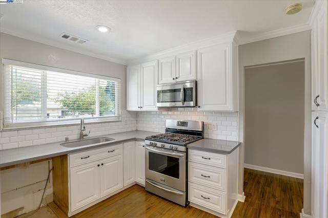 7942 Vomac Rd, Dublin CA: https://media.crmls.org/mediaz/e9415032-81f5-465f-ad71-f03d2a53355a.jpg