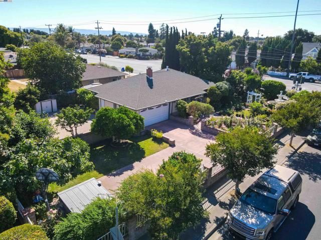 37621 Glenmoor Dr, Fremont CA: https://media.crmls.org/mediaz/e941ca42-97f8-4816-ba90-cb2c71b24e23.jpg