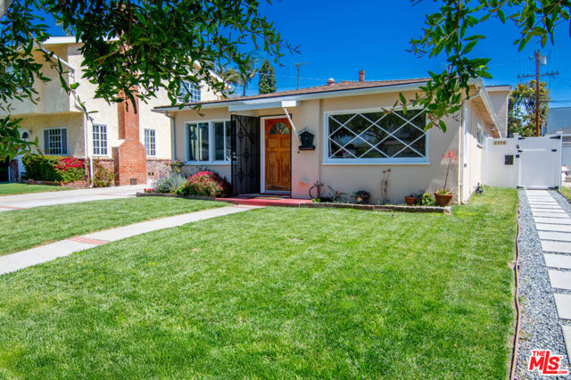 3556 Butler Avenue, Los Angeles CA: https://media.crmls.org/mediaz/e9424121-b5c3-4ab8-970e-9dfbb22070a5.jpg