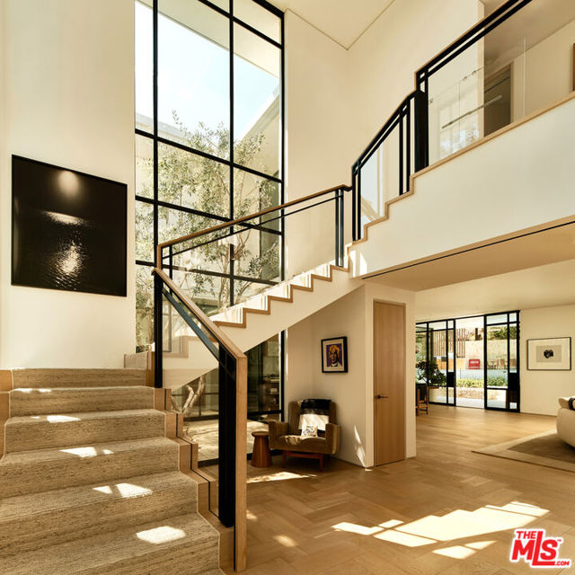 9509 Heather Road, Beverly Hills CA: https://media.crmls.org/mediaz/e9426ebb-9643-48be-bd07-be938e68be8a.jpg