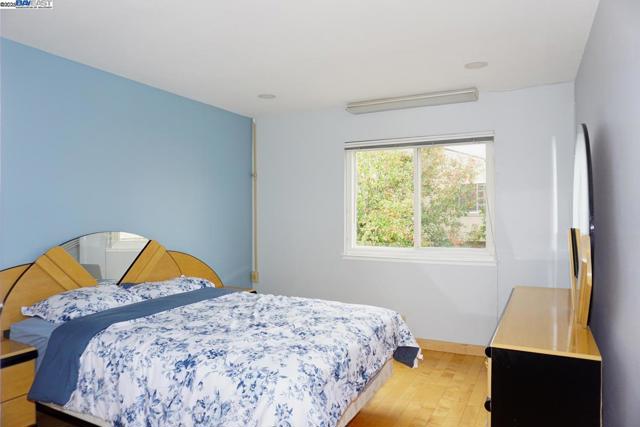 Image 32 of 43 For 236 Ottawa Way