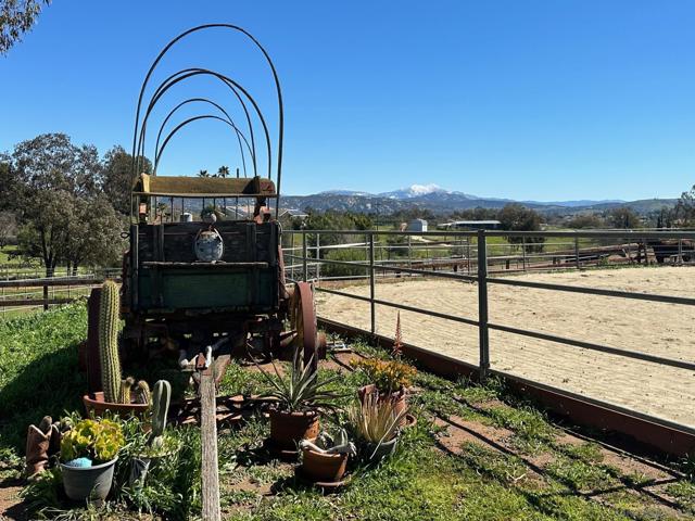 20119 Para Siempre Vista, Ramona CA: https://media.crmls.org/mediaz/e94293f8-edb4-44bc-a28e-b3c8a112f9d7.jpg