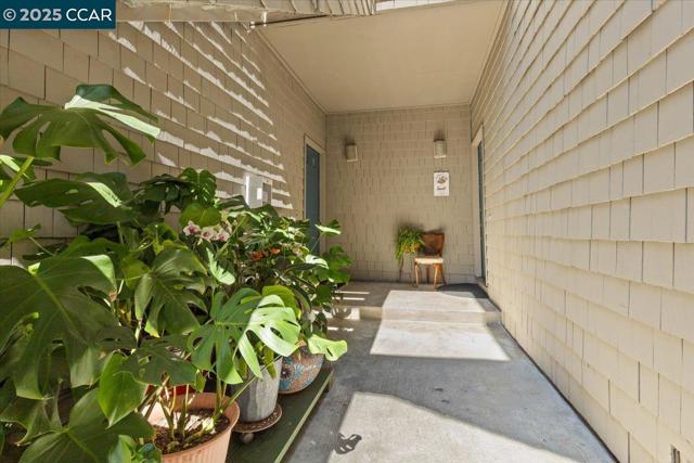 1063 Foxchase Dr, San Jose CA: https://media.crmls.org/mediaz/e942bae8-60c2-4eda-93a0-4af272a4bcbd.jpg