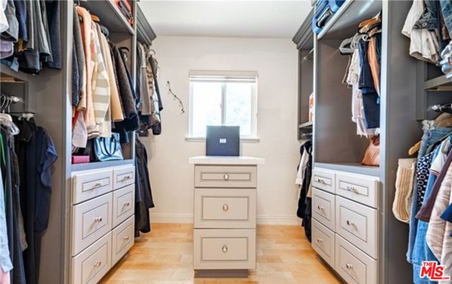 5714 El Canon Avenue, Woodland Hills CA: https://media.crmls.org/mediaz/e9440626-aecf-499a-8cbe-9bb3c22bb361.jpg