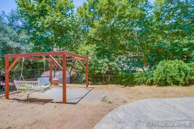 210 Frances Dr, El Cajon CA: https://media.crmls.org/mediaz/e944671b-8612-4222-bde3-4d1bffa736b3.jpg