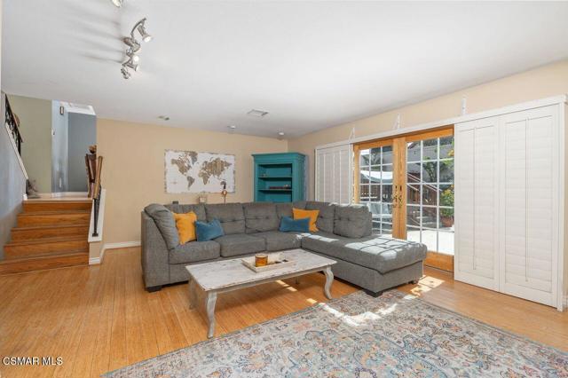 1076 Calle Contento, Thousand Oaks CA: https://media.crmls.org/mediaz/e9451613-c12f-4c1e-b8ae-e4d8042b92c1.jpg