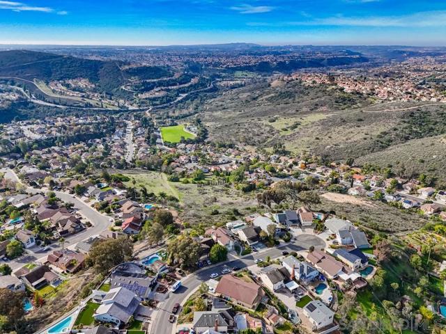 12835 Via Caballo Rojo, San Diego CA: https://media.crmls.org/mediaz/e945c534-f34f-4e88-abe9-39cba306c425.jpg