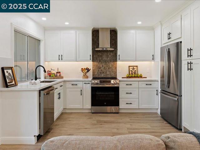 2175 Cactus Ct, Walnut Creek CA: https://media.crmls.org/mediaz/e9468e12-ea58-48e8-904f-9f6011bd8be7.jpg
