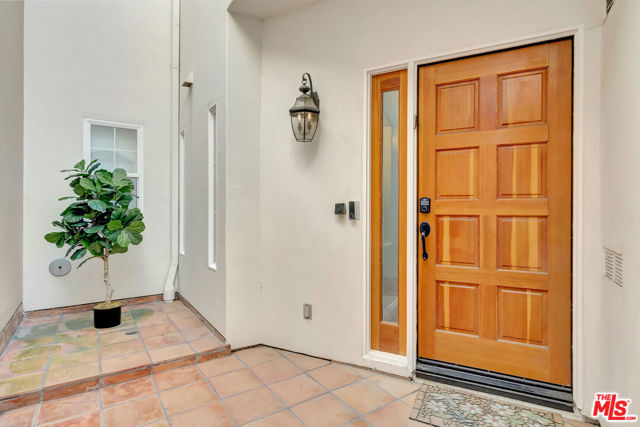 6438 Lunita Road, Malibu CA: https://media.crmls.org/mediaz/e9468f0e-0416-490d-bda1-2889fcaaf7b4.jpg